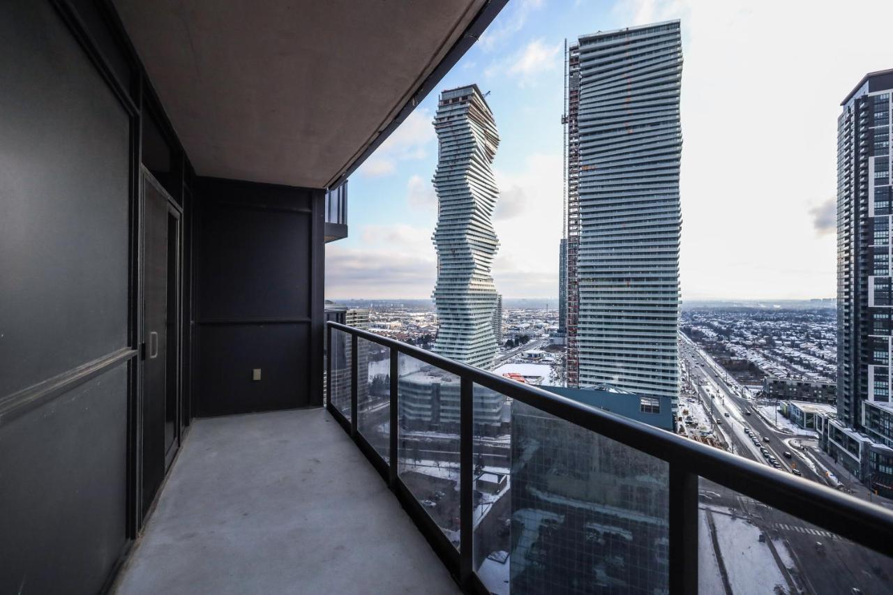 Luxury Apartments In Mississauga Exteriör bild