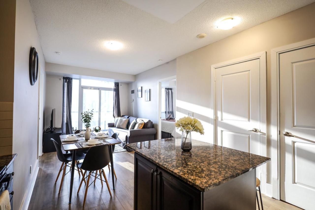 Luxury Apartments In Mississauga Exteriör bild